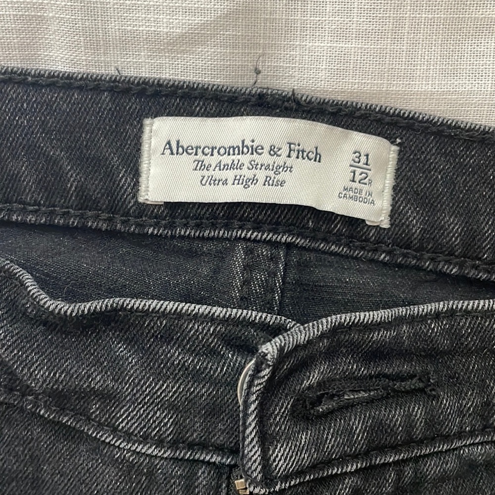 Abercrombie & Fitch Ultra High Rise Ankle Straight Jeans